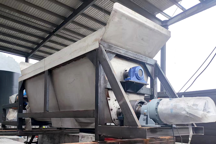 金屬污泥烘干機可以將金屬污泥再加工處理再利用，具有良好的社會經(jīng)濟環(huán)境效益。