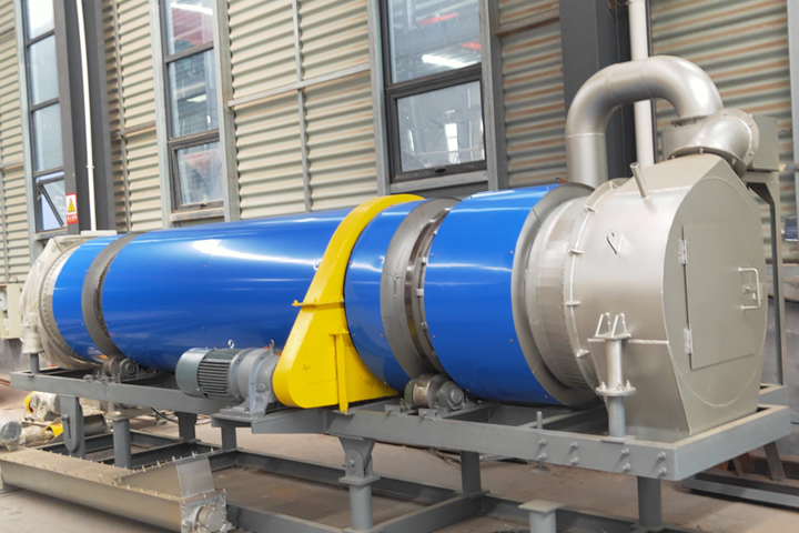 氧化鋁烘干機根據氧化鋁物料的水分狀態(tài)、比重、耐受溫度特性進行設計，采用新型熱風烘干技術，在不改變物料性質的情況下，快速蒸發(fā)掉物料中多余水分。
