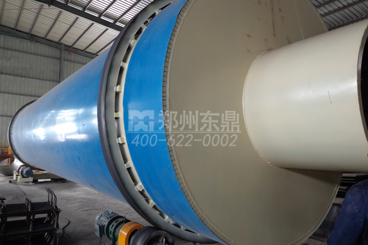 樹皮烘干機可以解決塊莖大、長度長些的樹皮、樹枝、棕櫚絲物料烘干