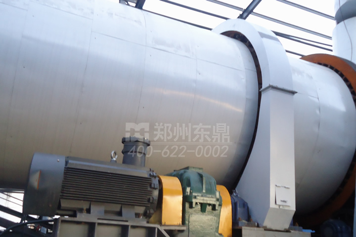 大型精礦粉球團(tuán)類烘干機(jī)設(shè)備是一種處理能力大、穩(wěn)定高效、自動(dòng)化程度高的專用烘干器，適用于鐵精礦、錳礦粉、鈷礦粉、銅精礦、金礦粉、鉛精粉、錫礦粉、汞礦粉、磷精礦、鉬精礦等精礦