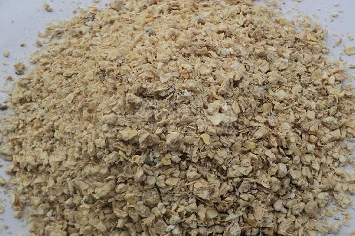 菌菇渣烘干機(jī)通過熱能轉(zhuǎn)換快速將菌渣中的多余水分脫除，改善了菌渣的儲(chǔ)裝運(yùn)特性。